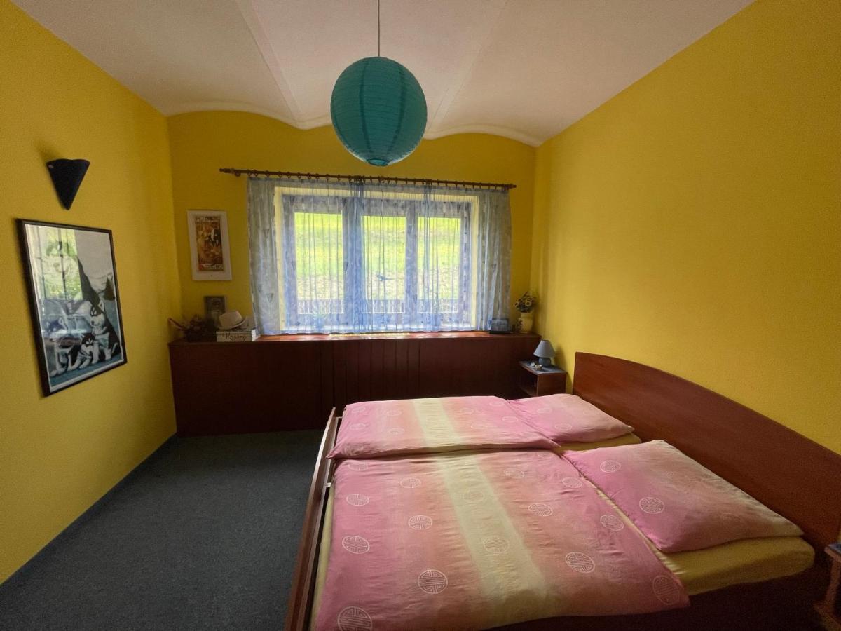 V Krkonosich, Rodinny Peklicko
